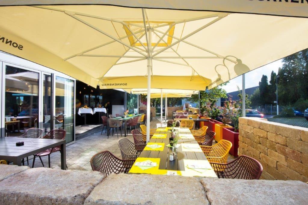 Hotel Restaurant Rhy Oberriet Exterior photo